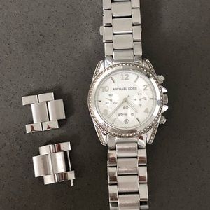 MK watch minor scuffs overall in good condition